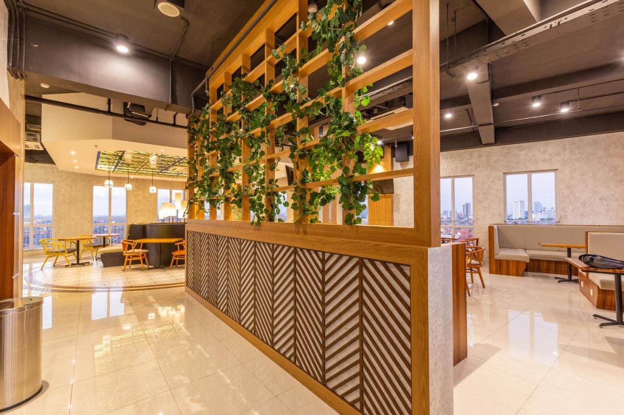 泗水蒂博尼哥罗大酒店 外观 照片